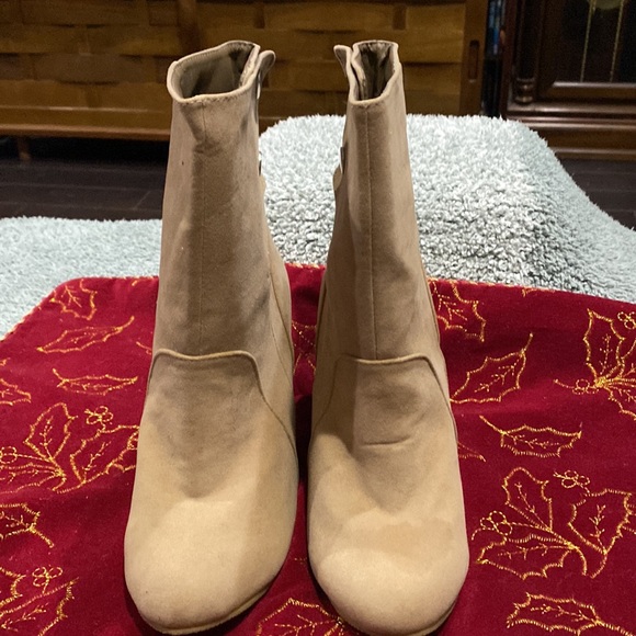 Sacred Heart Boots size 6 - Picture 3 of 10